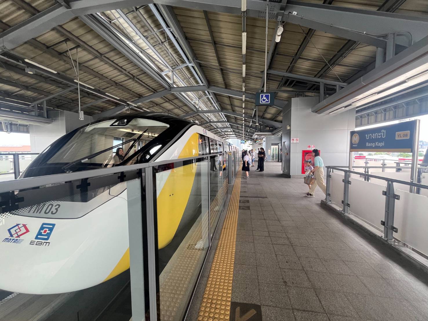 ห้องพักให้เช่า รายสัปดาห์/ รายเดือน ฟรี ค่าน้ำ ค่าไฟ ค่าอินเตอร์เนต ที่จอดรถฟรี 1 คัน ต่อห้อง ฟรีบริการทำความสะอาดห้องพัก 1 ครั้งต่อสัปดาห์